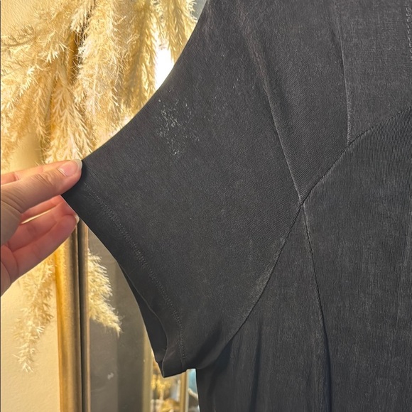 Elegant Black Dress - Picture 3 of 5